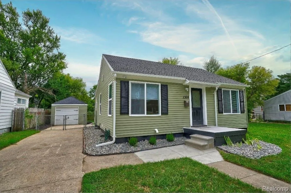 1305 Huron Street Flint City, MI 48507