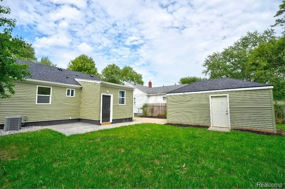 1305 Huron Street Flint City, MI 48507