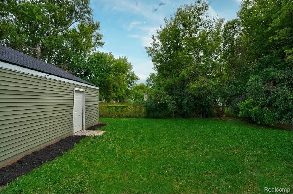 1305 Huron Street Flint City, MI 48507