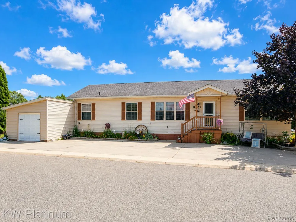 6196 Green Lake Court Kimball Township, MI 48074