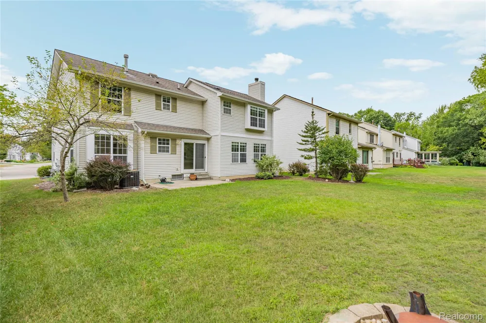 47258 Scarlet Drive Novi City, MI 48374