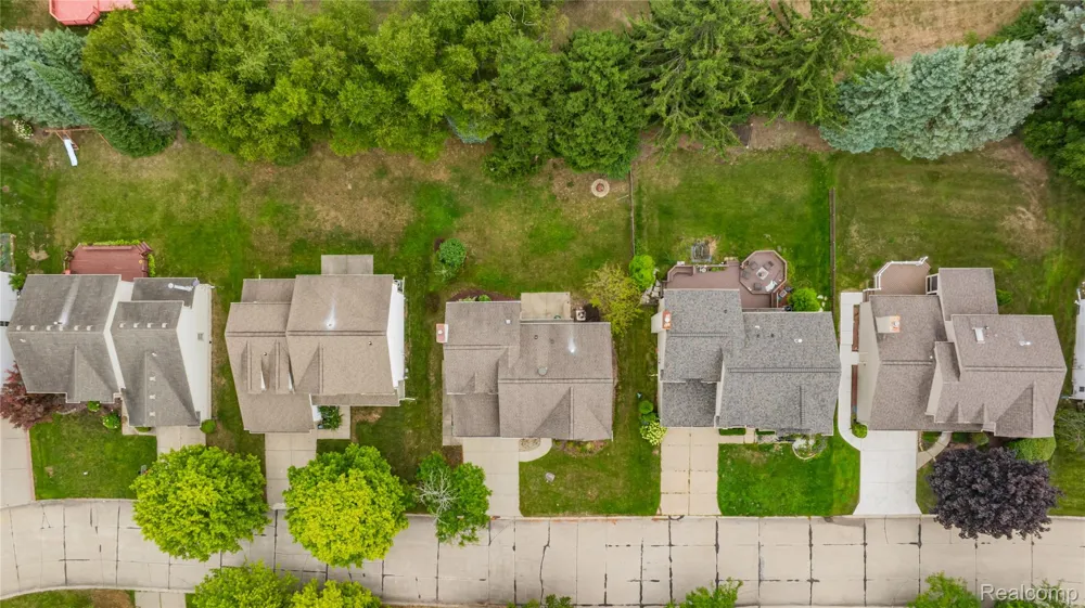 47258 Scarlet Drive Novi City, MI 48374