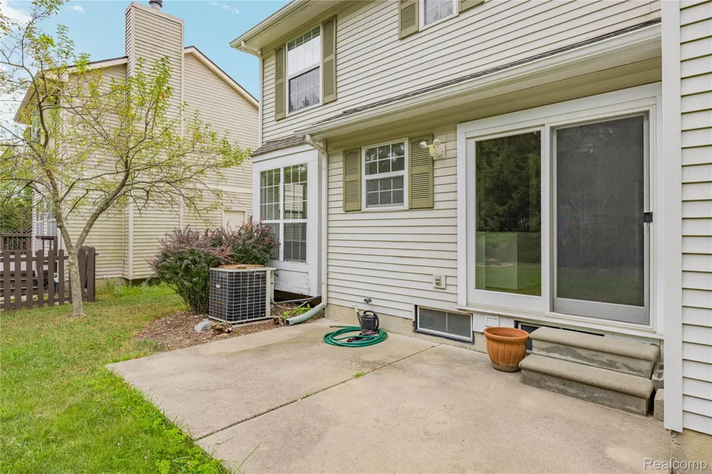 47258 Scarlet Drive Novi City, MI 48374