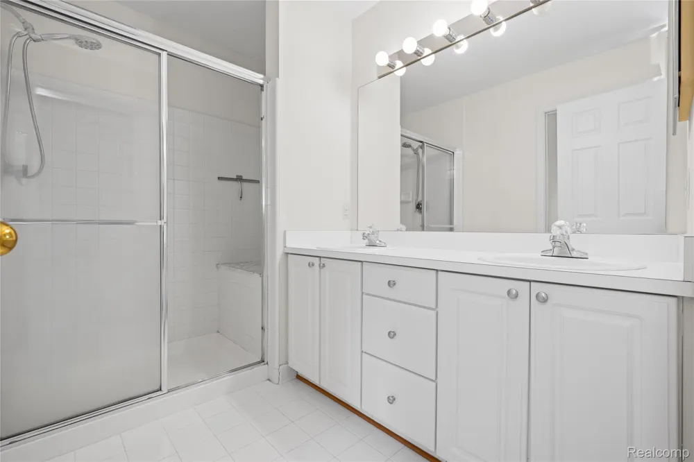 47258 Scarlet Drive Novi City, MI 48374