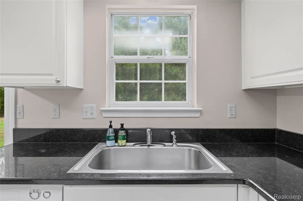 47258 Scarlet Drive Novi City, MI 48374