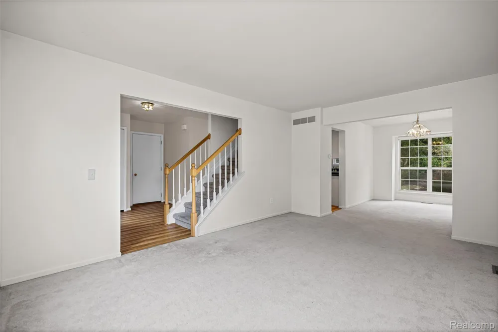 47258 Scarlet Drive Novi City, MI 48374