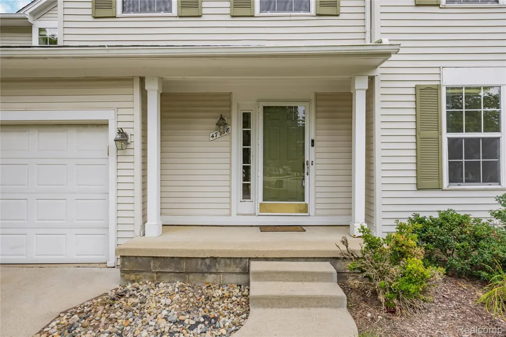 47258 Scarlet Drive Novi City, MI 48374
