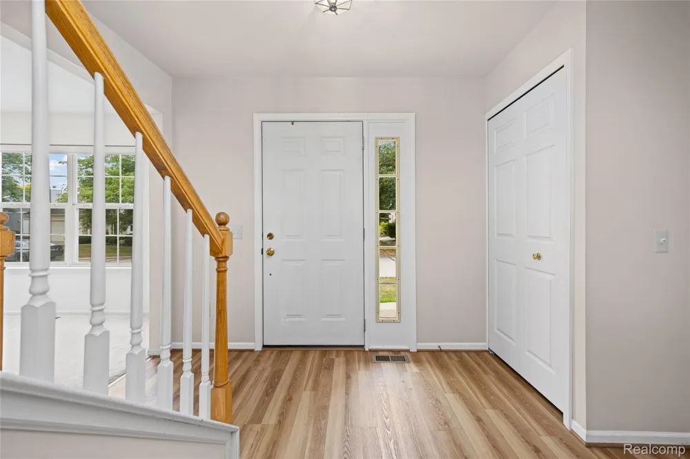 47258 Scarlet Drive Novi City, MI 48374