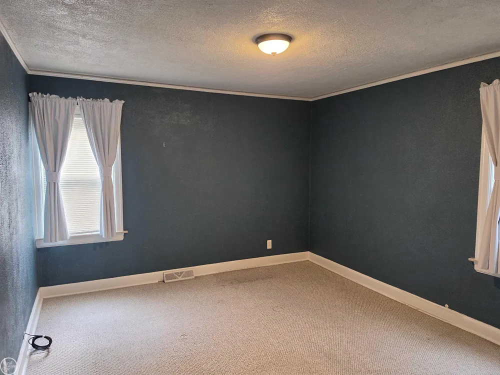 22804 BARTON STREET St Clair Shores City, MI 48081