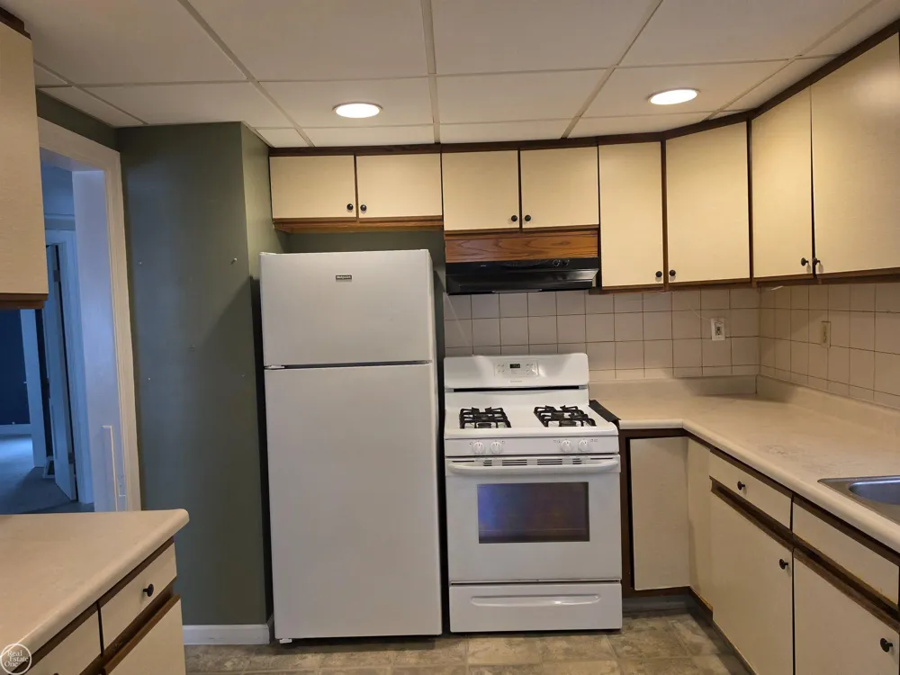 22804 BARTON STREET St Clair Shores City, MI 48081