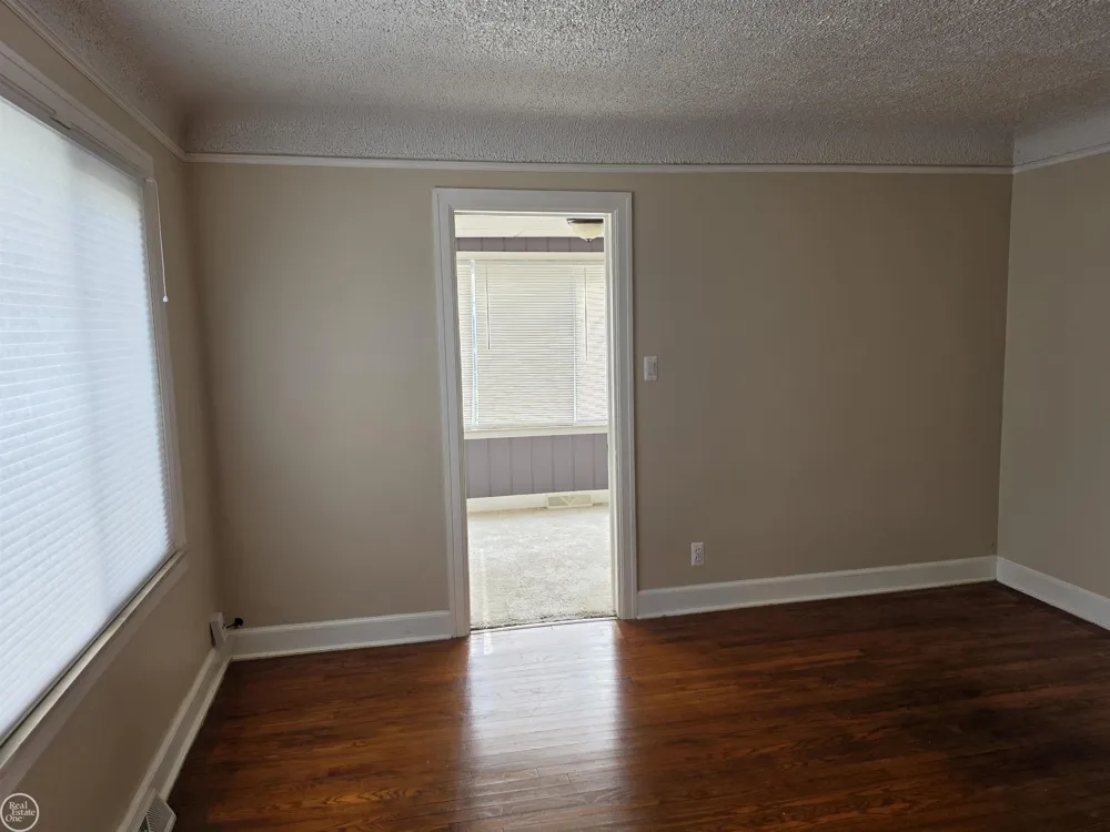 22804 BARTON STREET St Clair Shores City, MI 48081