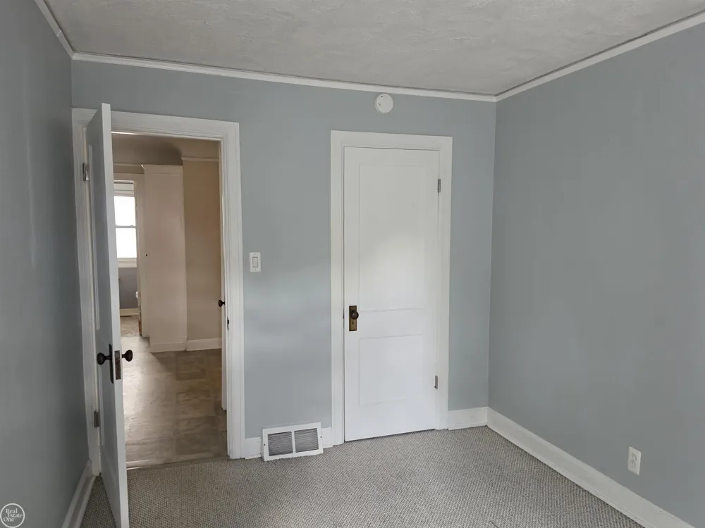 22804 BARTON STREET St Clair Shores City, MI 48081