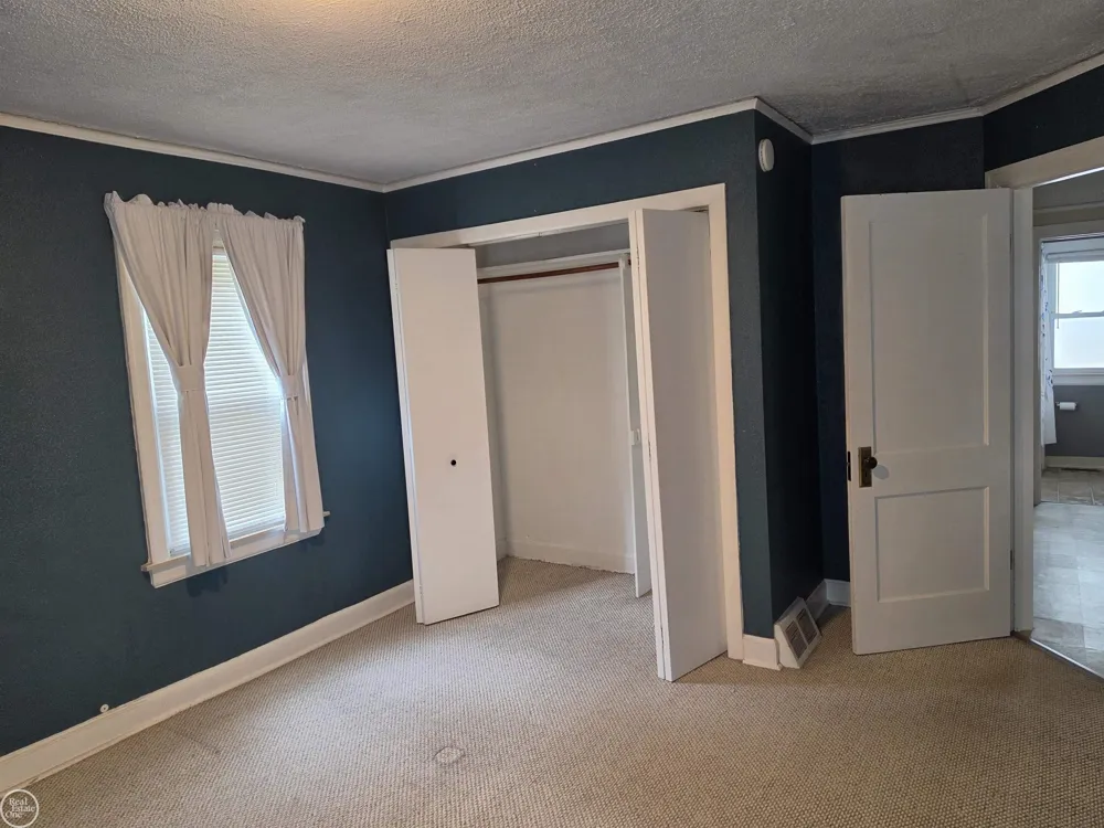 22804 BARTON STREET St Clair Shores City, MI 48081