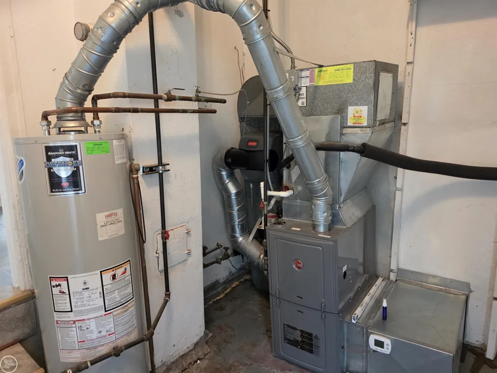 22804 BARTON STREET St Clair Shores City, MI 48081