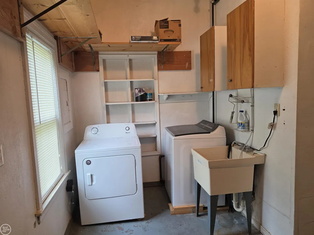 22804 BARTON STREET St Clair Shores City, MI 48081