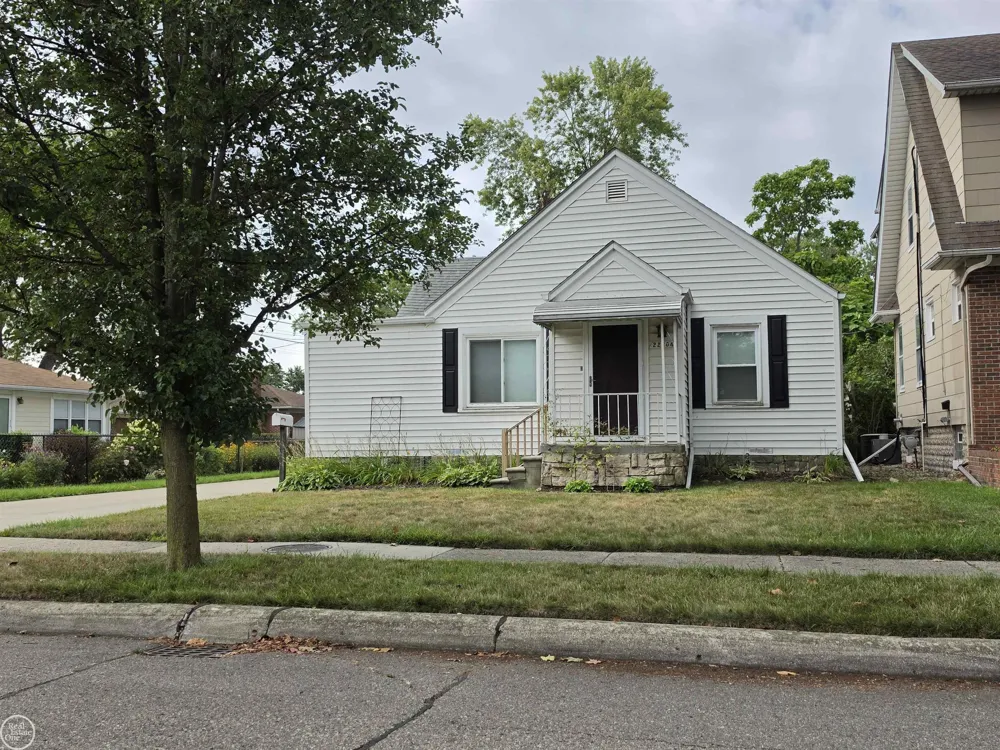 22804 BARTON STREET St Clair Shores City, MI 48081
