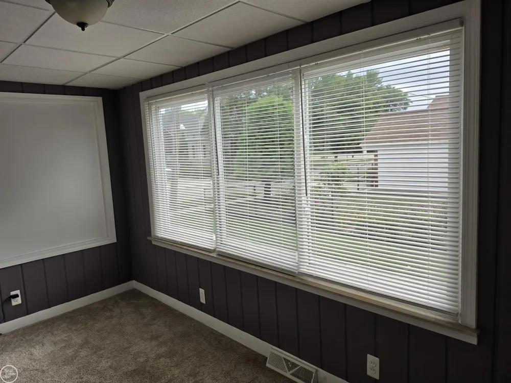 22804 BARTON STREET St Clair Shores City, MI 48081