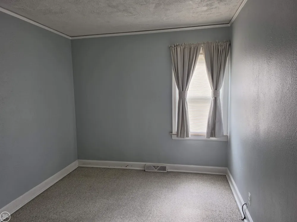22804 BARTON STREET St Clair Shores City, MI 48081