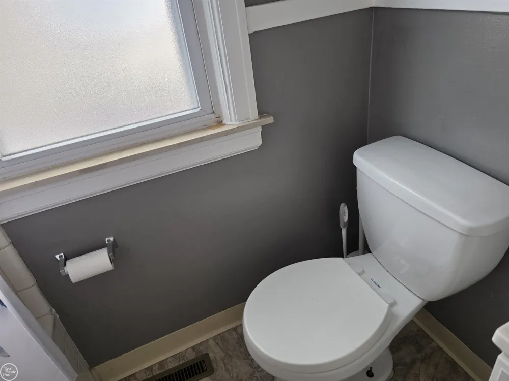 22804 BARTON STREET St Clair Shores City, MI 48081