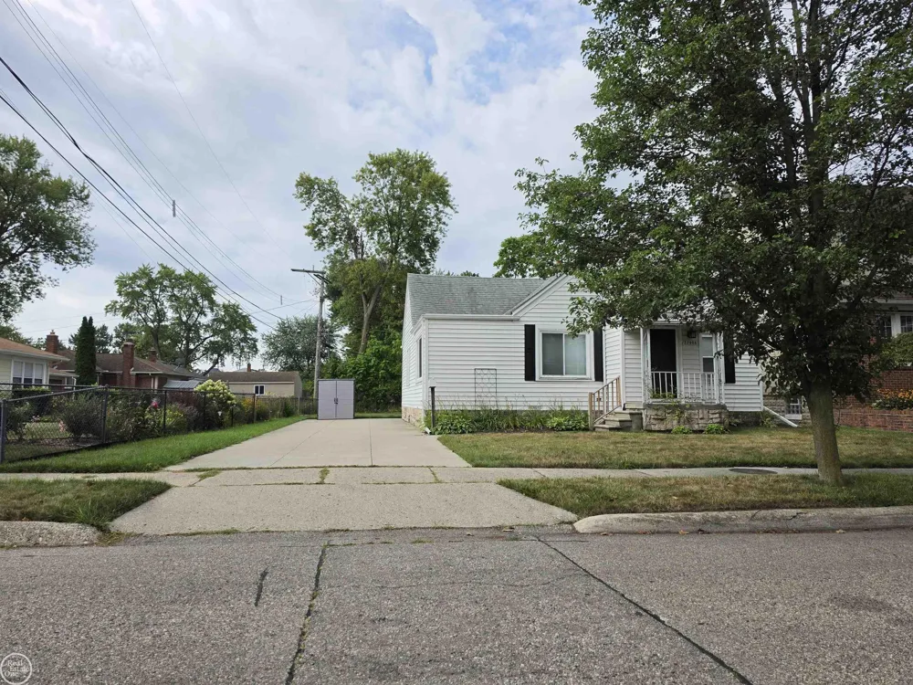 22804 BARTON STREET St Clair Shores City, MI 48081
