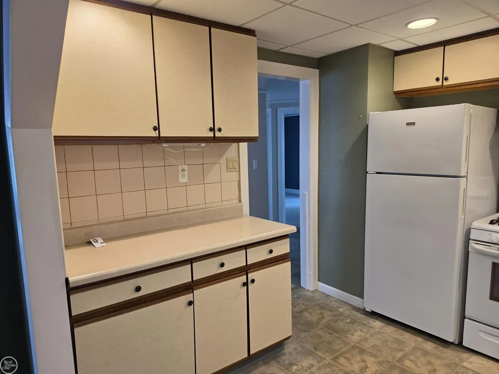 22804 BARTON STREET St Clair Shores City, MI 48081