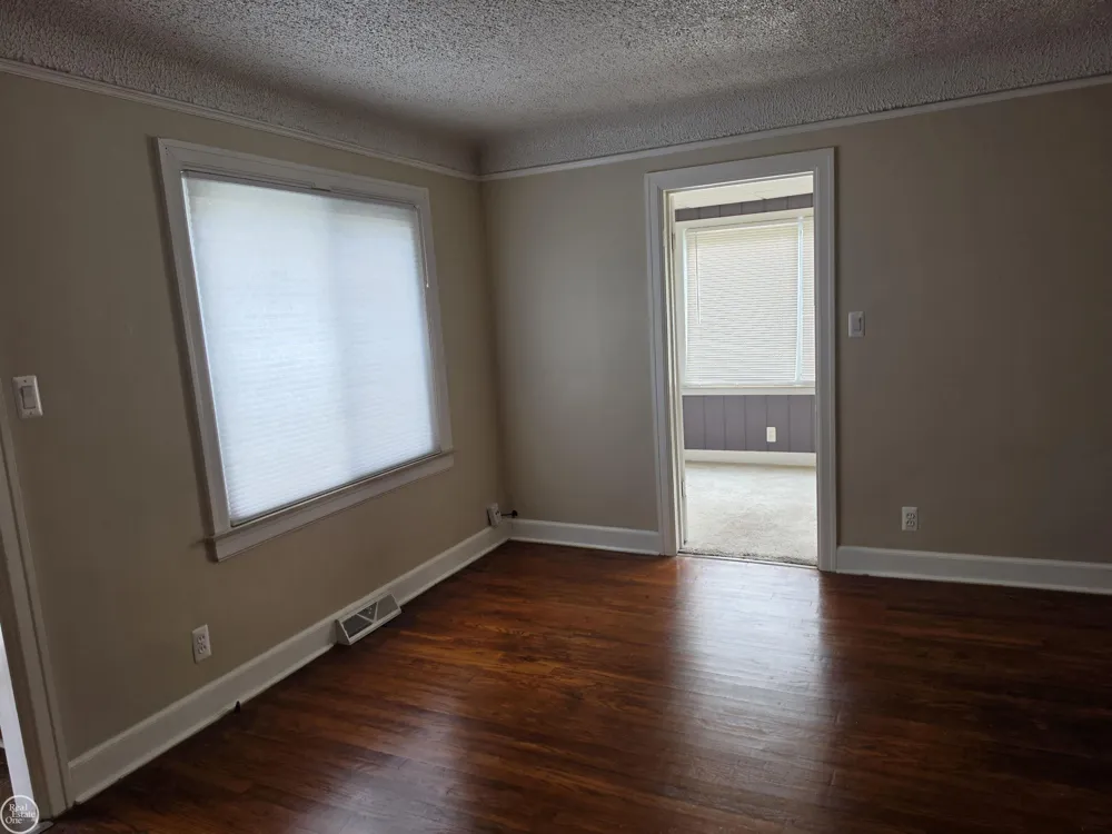 22804 BARTON STREET St Clair Shores City, MI 48081