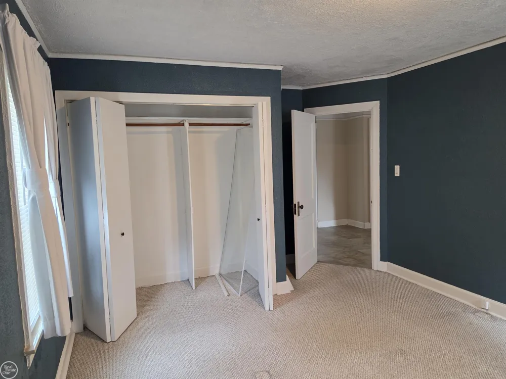 22804 BARTON STREET St Clair Shores City, MI 48081