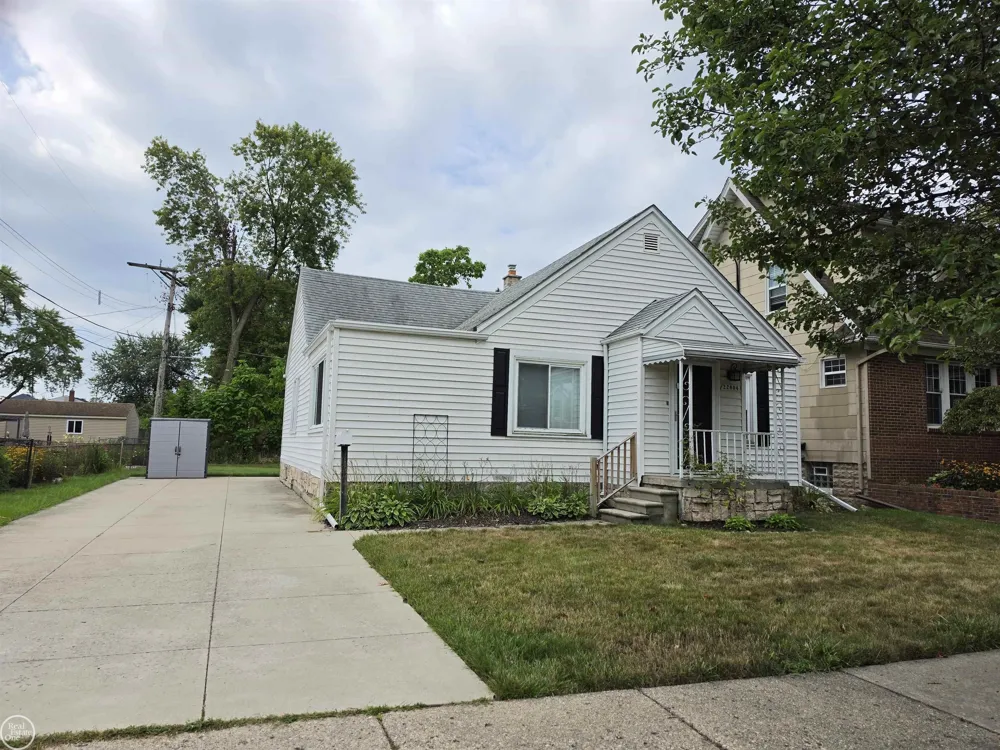 22804 BARTON STREET St Clair Shores City, MI 48081