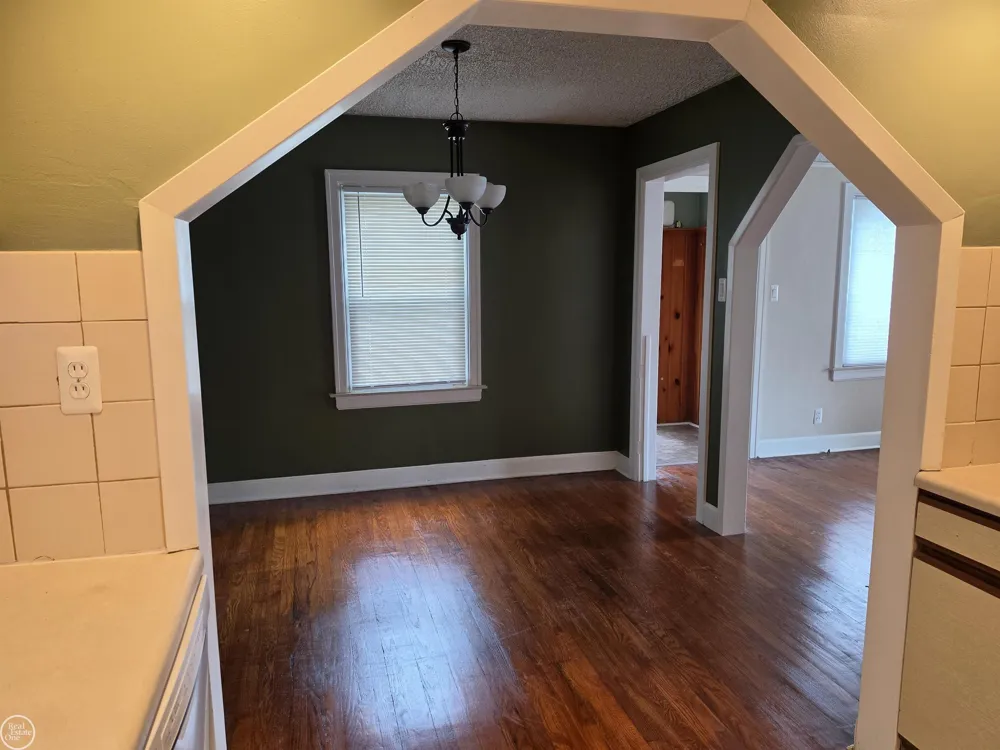 22804 BARTON STREET St Clair Shores City, MI 48081