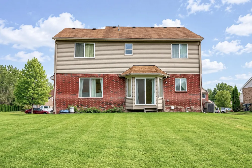 26626 Lakepointe Drive Taylor City, MI 48180
