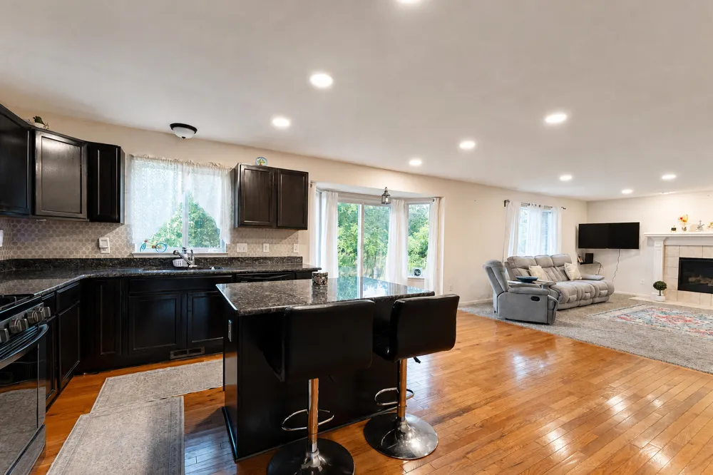 26626 Lakepointe Drive Taylor City, MI 48180