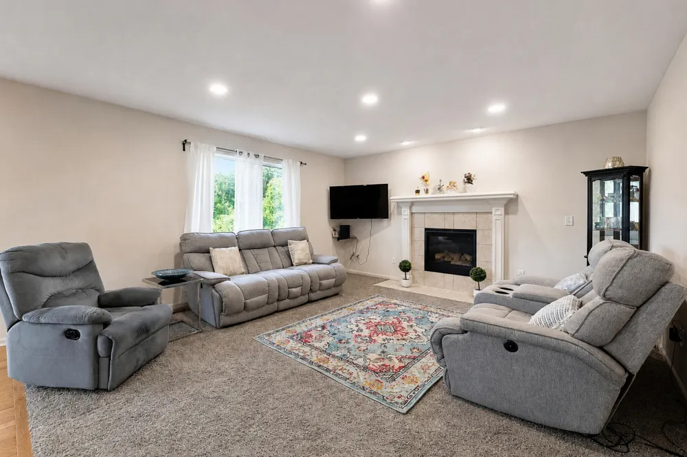 26626 Lakepointe Drive Taylor City, MI 48180