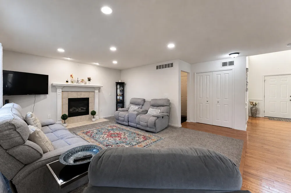 26626 Lakepointe Drive Taylor City, MI 48180
