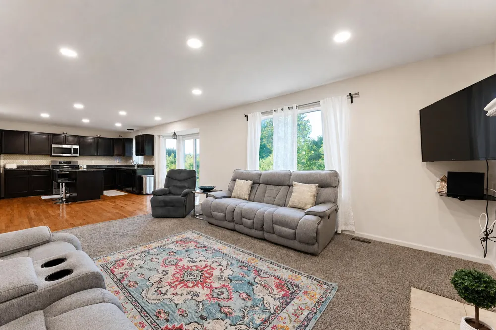 26626 Lakepointe Drive Taylor City, MI 48180