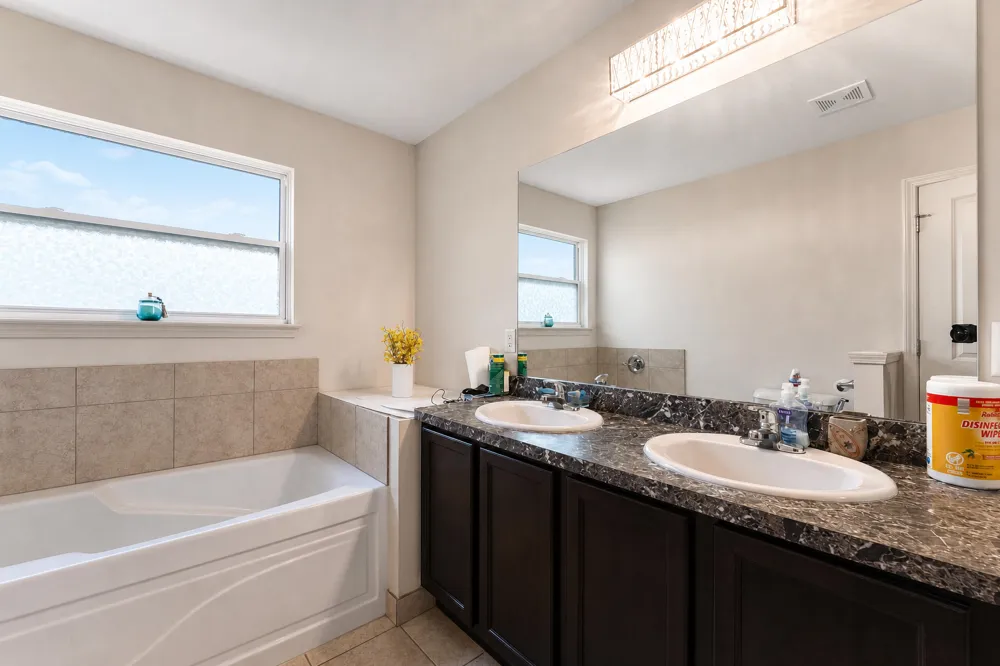 26626 Lakepointe Drive Taylor City, MI 48180