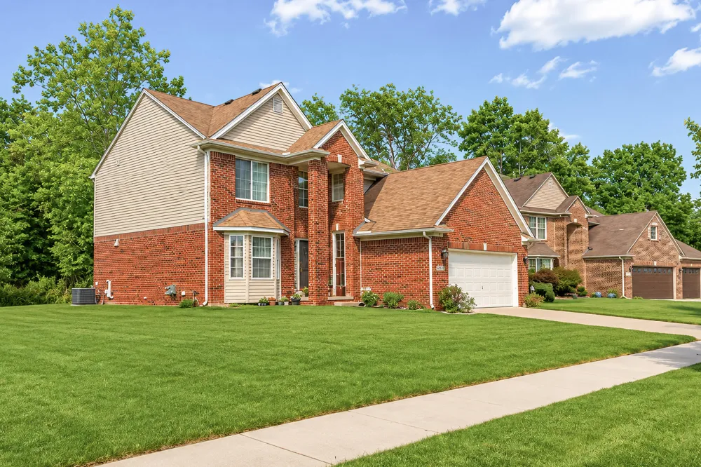 26626 Lakepointe Drive Taylor City, MI 48180