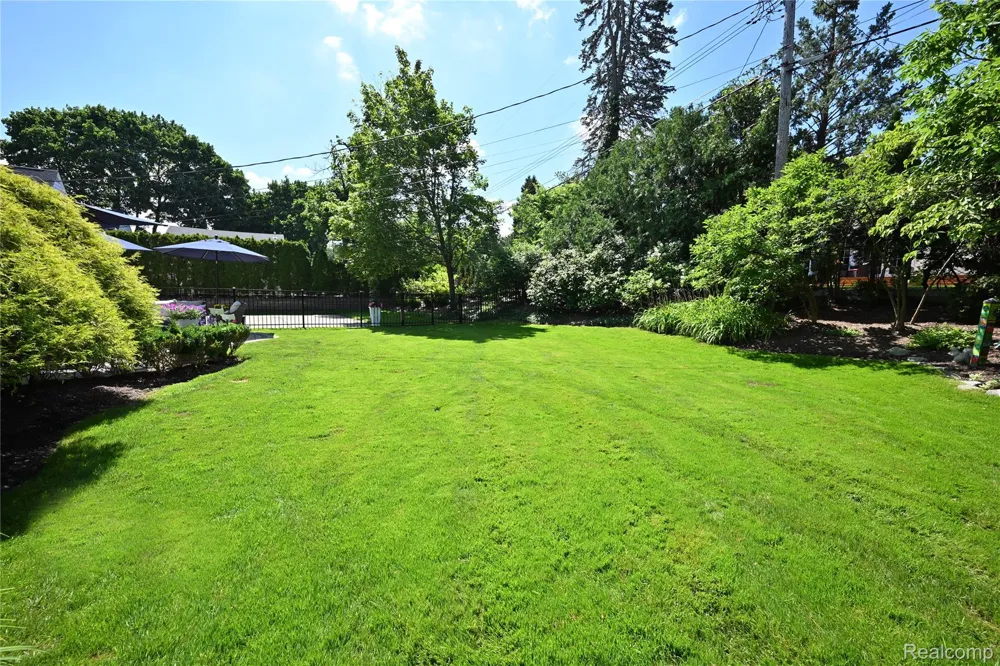 2691 Bradway Boulevard Bloomfield Hills City, MI 48301