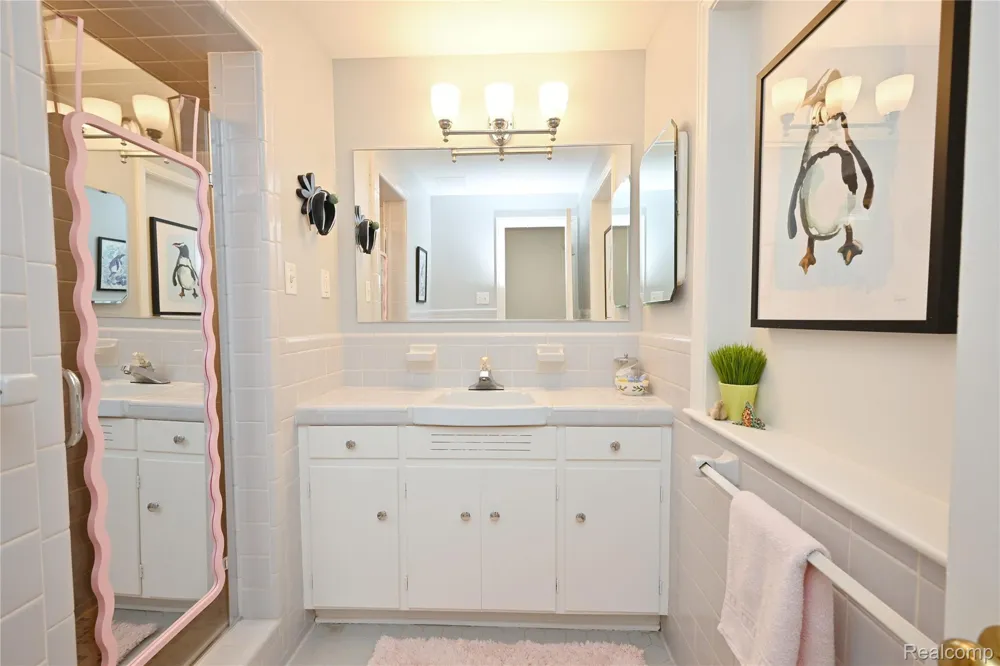 2691 Bradway Boulevard Bloomfield Hills City, MI 48301