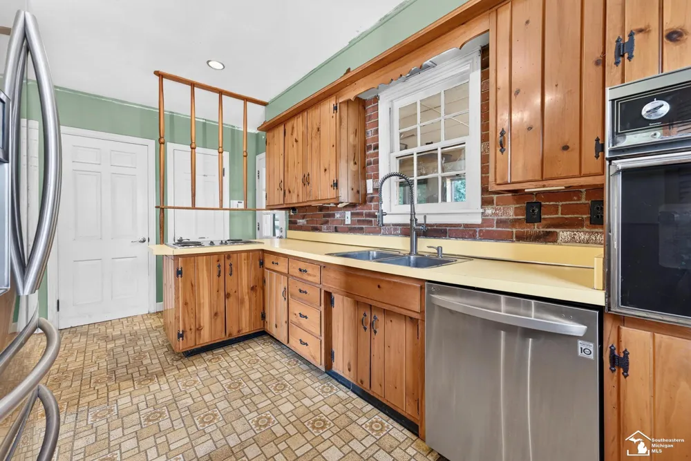 234 Biddle Avenue Wyandotte City, MI 48192