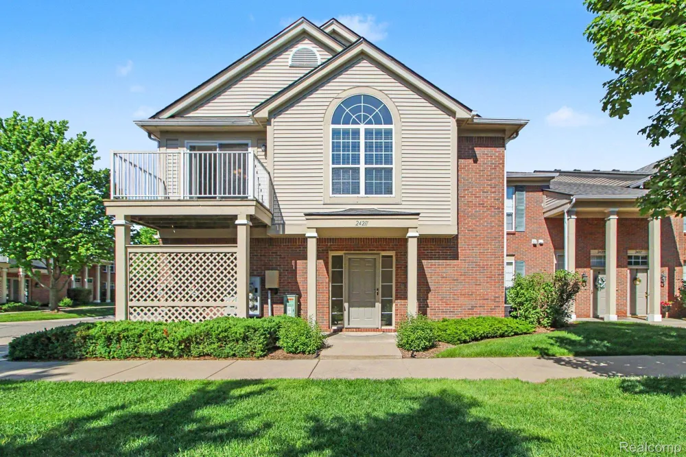 24211 Chesapeake Circle Commerce Charter Township, MI 48390