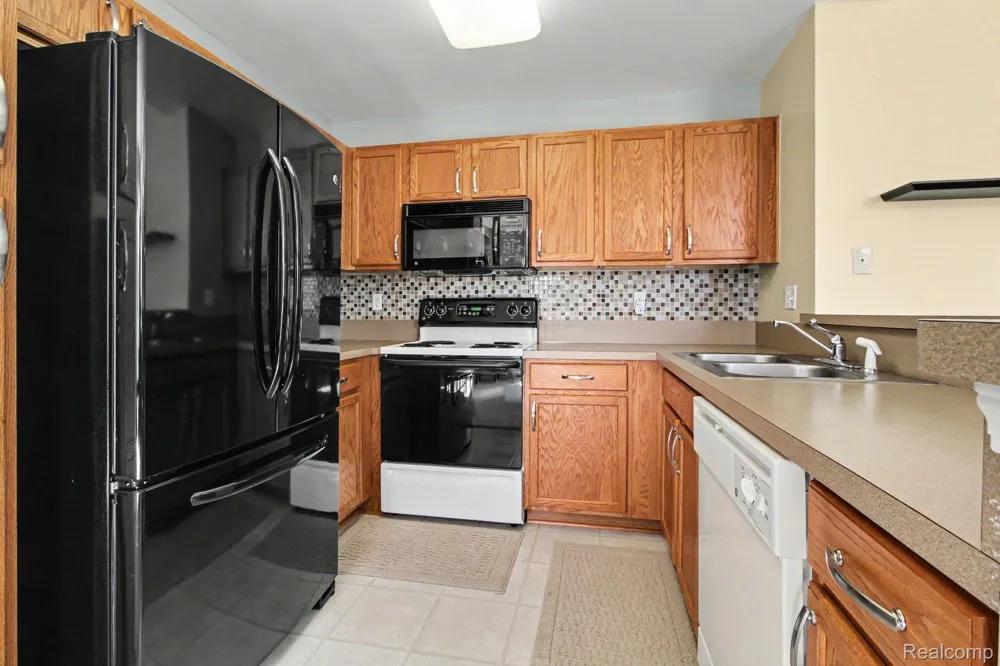24211 Chesapeake Circle Commerce Charter Township, MI 48390
