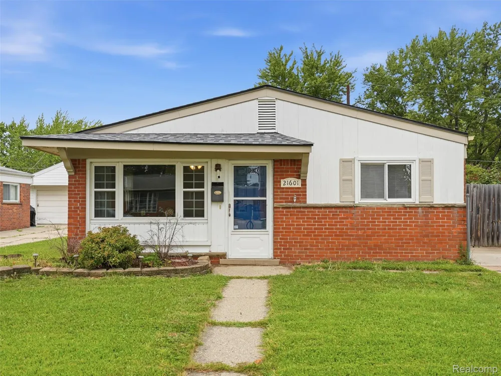 21601 Parkway Street St Clair Shores City, MI 48082