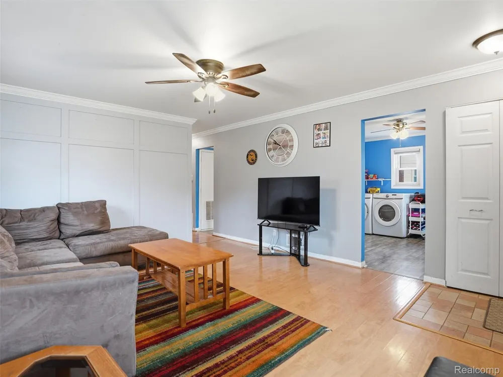 21601 Parkway Street St Clair Shores City, MI 48082