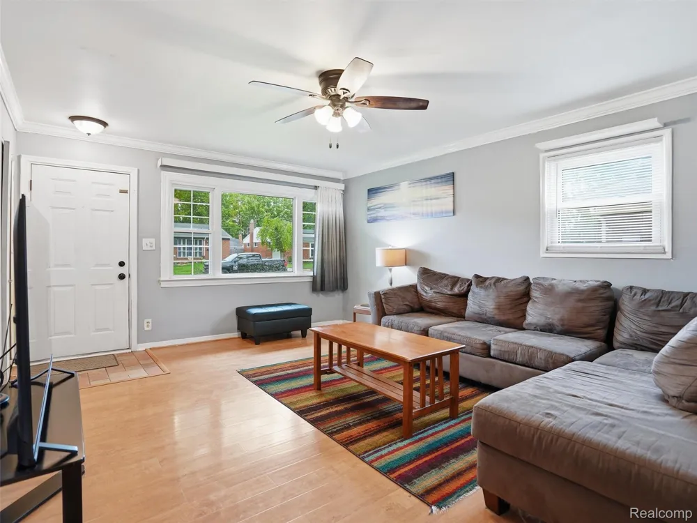 21601 Parkway Street St Clair Shores City, MI 48082