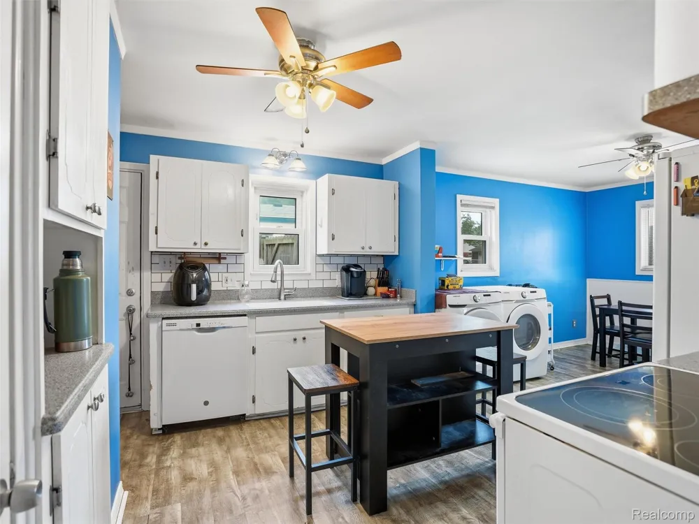 21601 Parkway Street St Clair Shores City, MI 48082