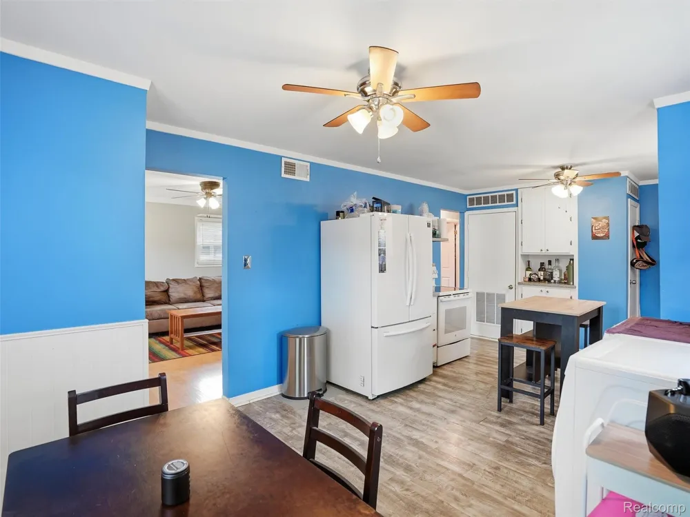 21601 Parkway Street St Clair Shores City, MI 48082