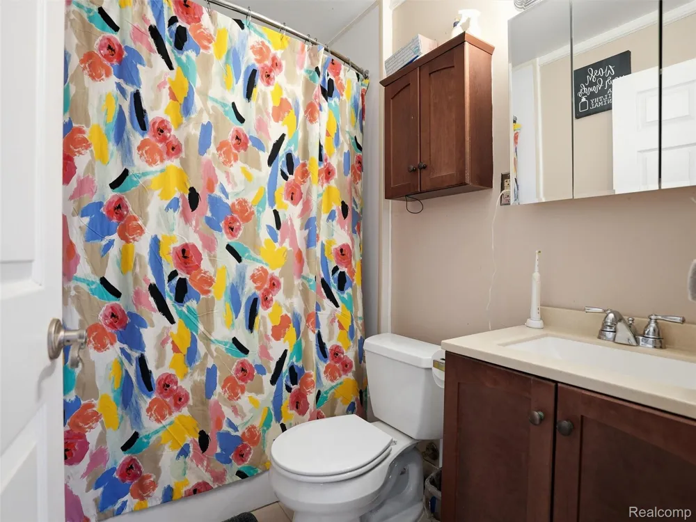 21601 Parkway Street St Clair Shores City, MI 48082