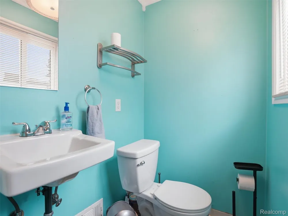 21601 Parkway Street St Clair Shores City, MI 48082