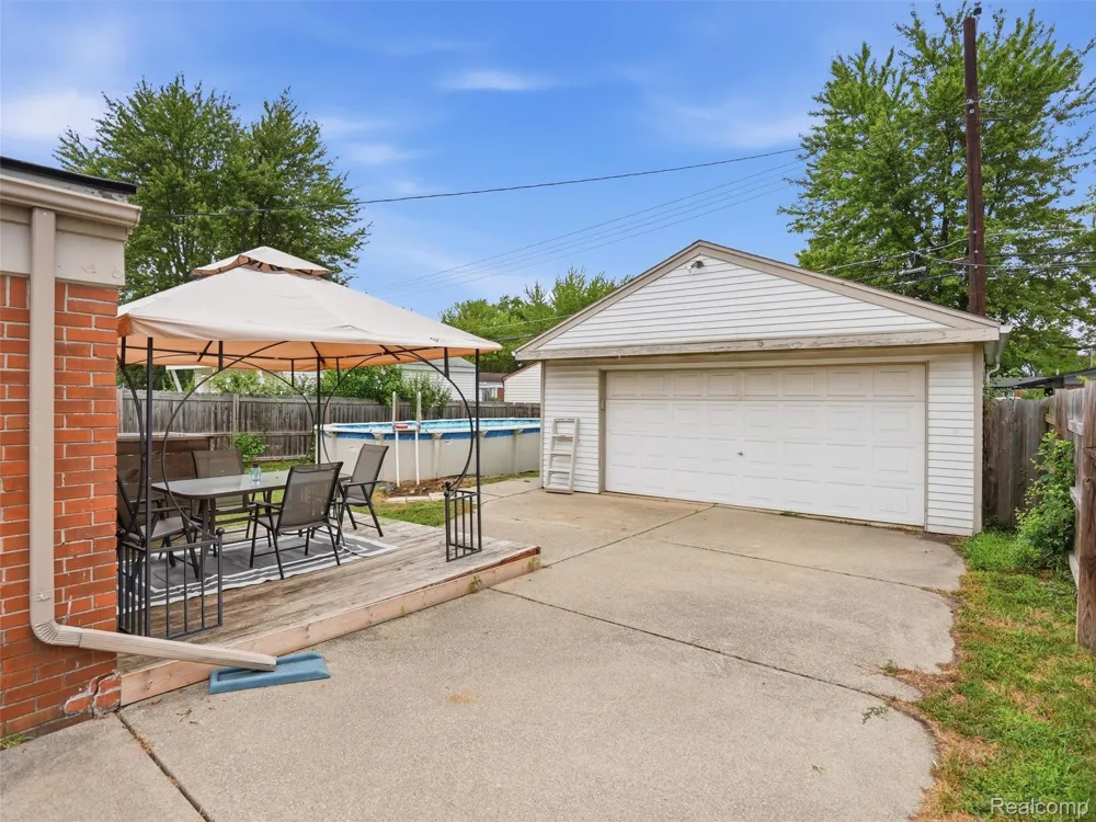 21601 Parkway Street St Clair Shores City, MI 48082
