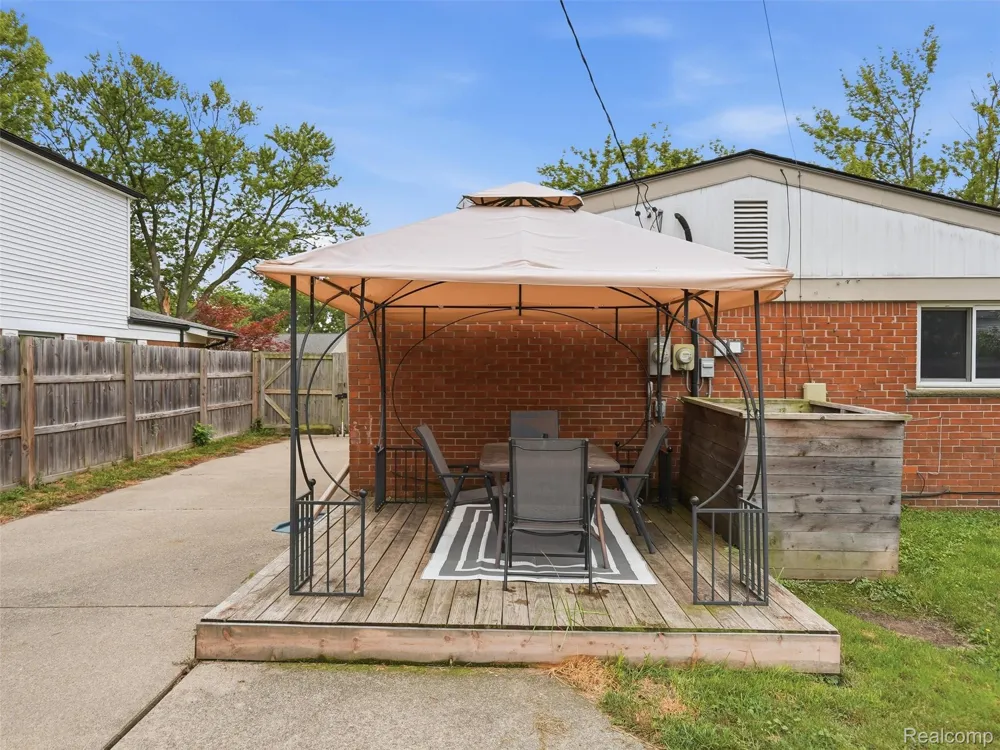 21601 Parkway Street St Clair Shores City, MI 48082